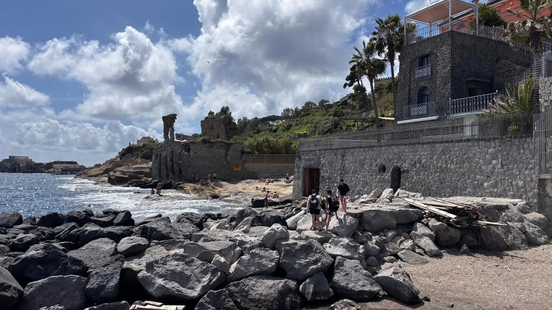 Rosso Napoli Locazioni Brevi Villa 0*, Naples Italy