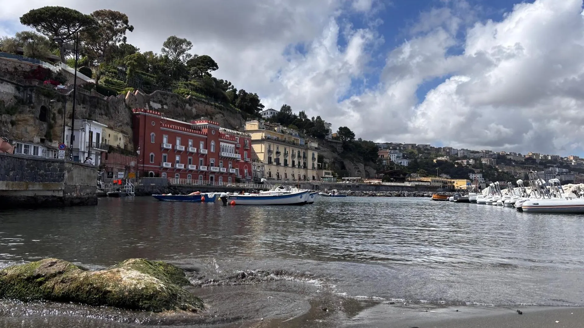 Rosso Napoli Locazioni Brevi Villa